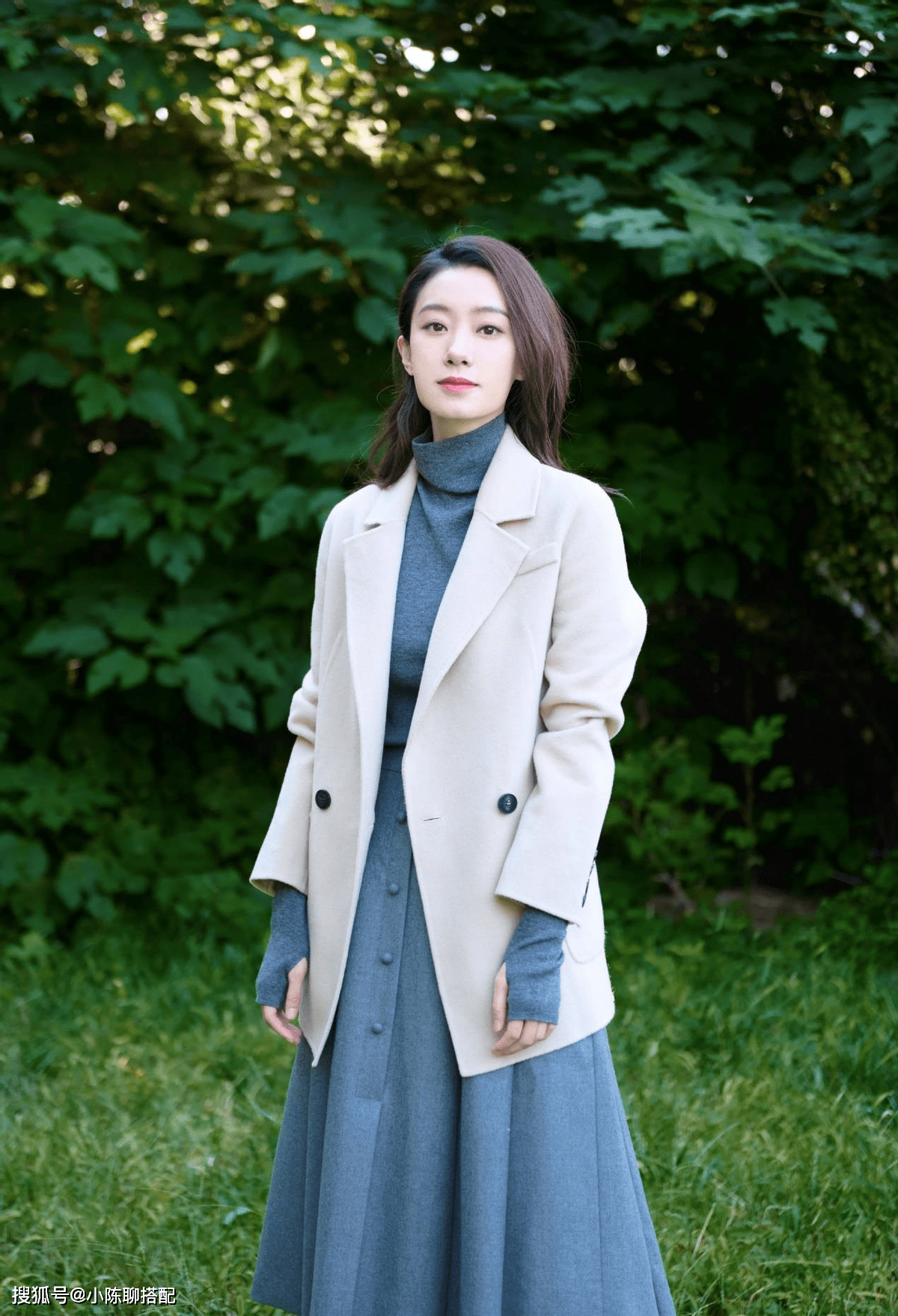 季节 秋季露腿穿搭，反季节新时尚，女明星们都在穿