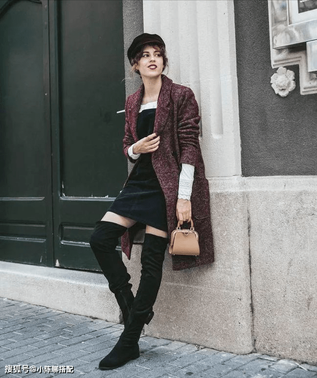 显得 今年秋天穿裙子流行这么搭，穿出女人味、舒适感，小个子还显高