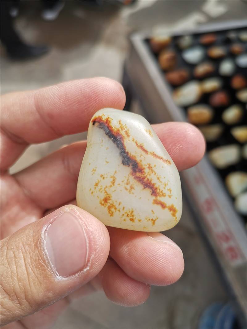稳居和田玉籽料的c位,红皮白肉的疯狂,你懂么?