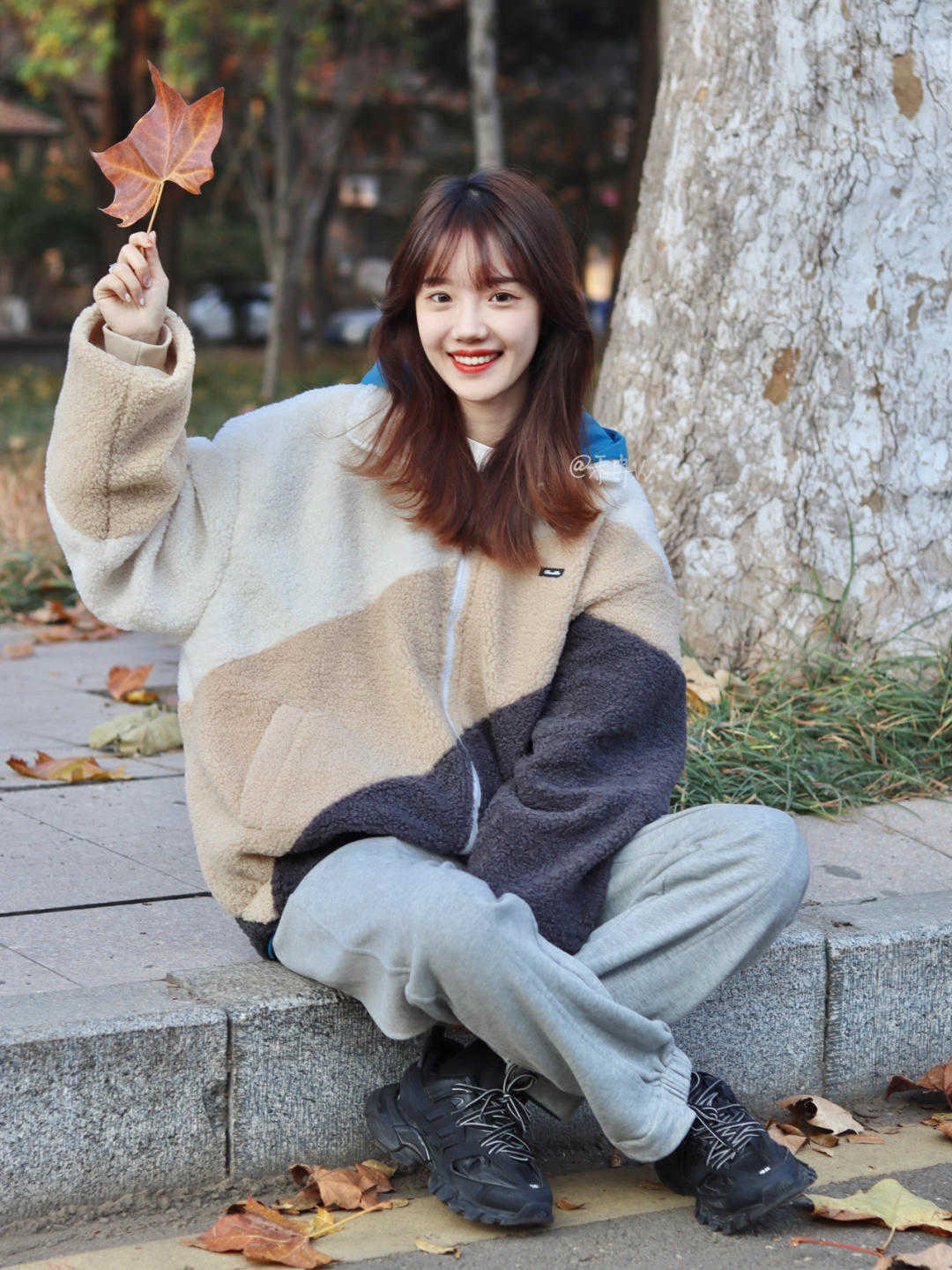 是属于 被法式穿搭造型惊艳了！毛衣搭配阔腿裤高级时髦，秋冬该这么穿