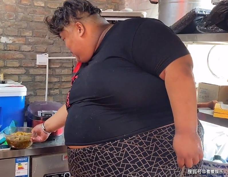 网红胖猴子脸上也出现黑斑,身体状态令人担心_美食