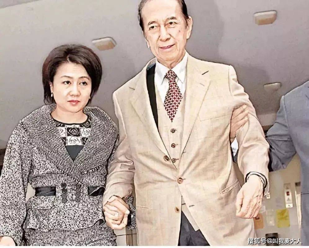 牛相貌平平的邓咏诗力压四太梁安琪拿着赌王亿万财产嫁初恋