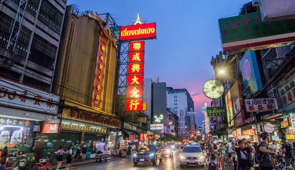 泰国有条潮汕化唐人街，遍布潮州小吃，说潮州话通行无阻