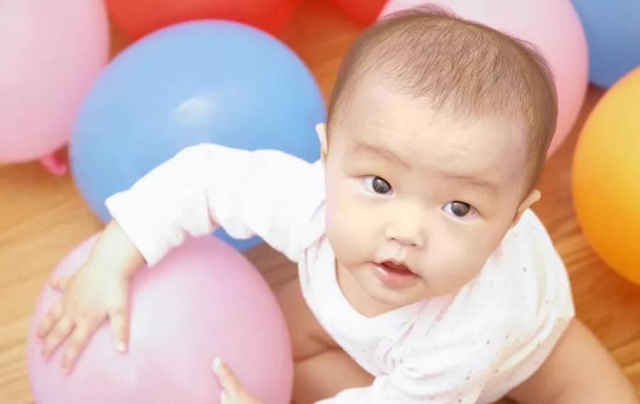 三个月婴儿可以照镜子吗 36e2ebfe367a49dd9044489571ae47ee.jpeg