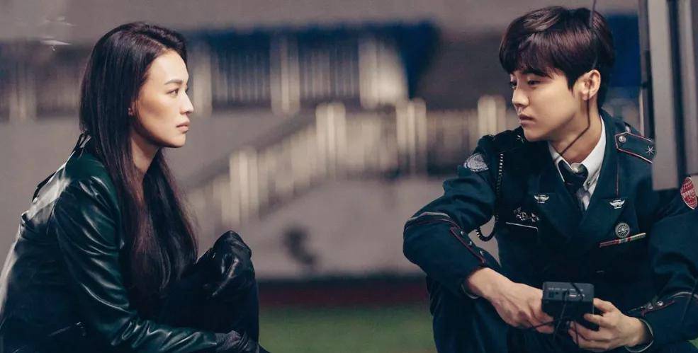 姜文|比烂谁与争锋？姜文胡军熬成打酱油，关晓彤的大长腿没有烟花抢眼