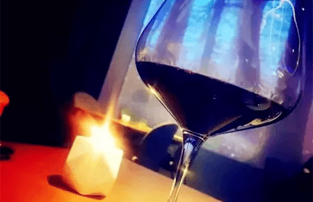 因为|红酒又涩又苦，为什么都还抢着喝？