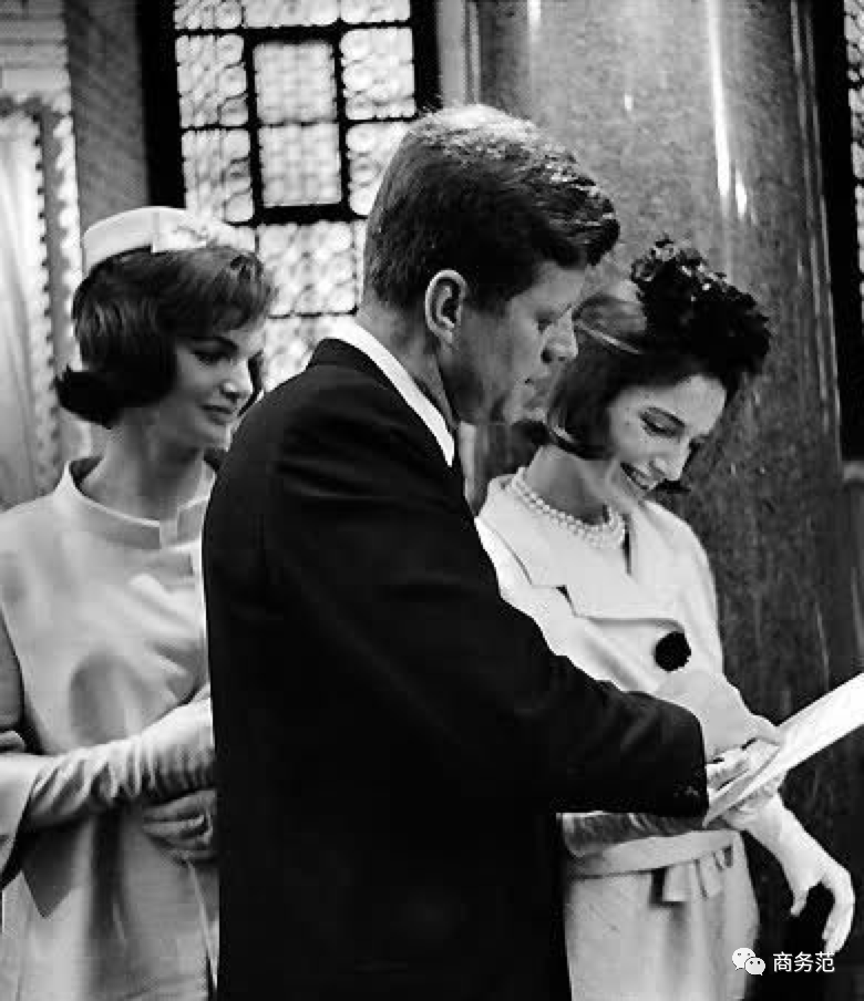 生活史上最强塑料名媛姐妹：姐姐嫁总统、妹妹当王妃，还一起抢首富撕了一辈子…