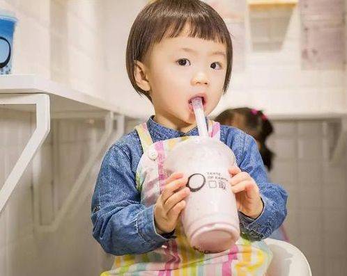 家长|医生:入秋后,4种零食让娃积食还不长个,家长要死死管住娃的嘴