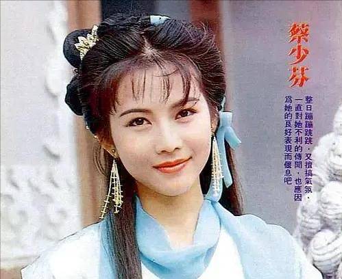 假发看够了雷同的双丫髻，明明编发、盘发和双马尾才是古装少女标配
