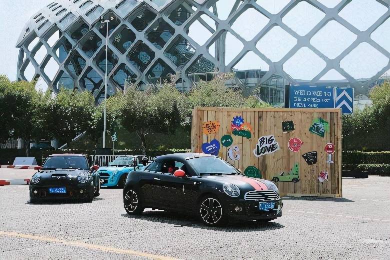 致敬经典 满载热爱 2021 MINI库伯杯城市嘉年华创新诠释“迷你所爱”_搜狐汽车_搜狐网