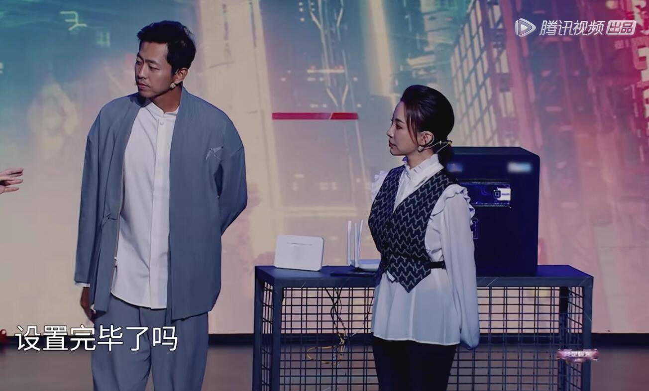 潘晓婷|敲代码开保险箱，找偷拍摄像头，这档“黑客真人秀”太上头了