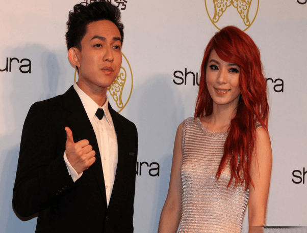 方面|华晨宇，就这样在火星弟弟和孩子之间，改写了他的结局