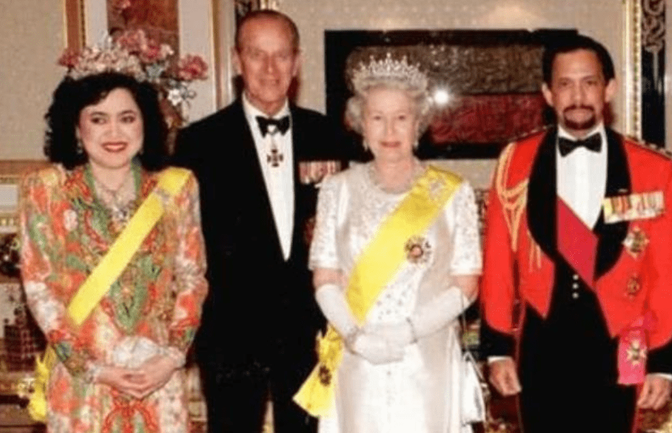 泰国国王王后最新新闻 3e3c56e08c2f40fe89f4a6ea30d0dbff.png