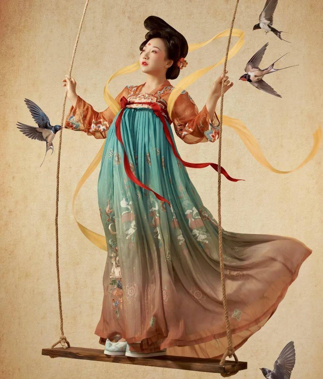 卡戴珊 辣目洋子太可爱，一条白色紧身裤穿出自信，称卡戴珊见了都要认亲