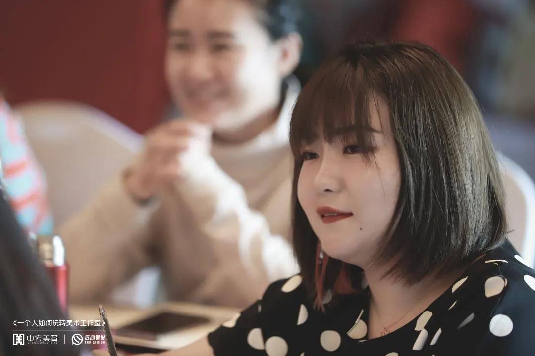 书画院研究员中国青年美术家协会会员郭佳春子艺术美学工作室创始人