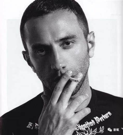 Charles 这是人类能长出来的脸吗?!