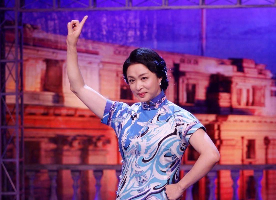 带着|时隔四年，那个最毒舌的主持人，带着她的《金星秀》回来了