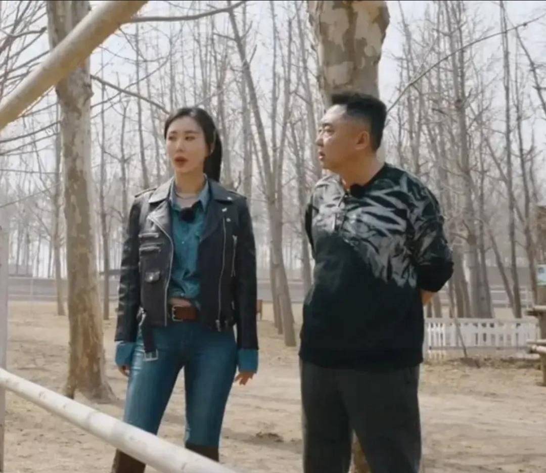 眼光 王石眼光真不赖,田朴珺穿牛仔装配马靴好帅气,1米72长腿太瞩目