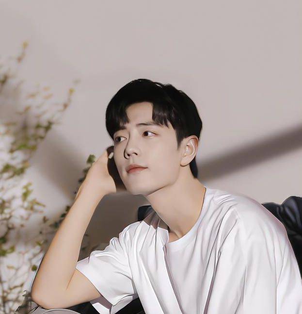 肖战3个花絮发布结尾还有红西装造型冰山一角显露