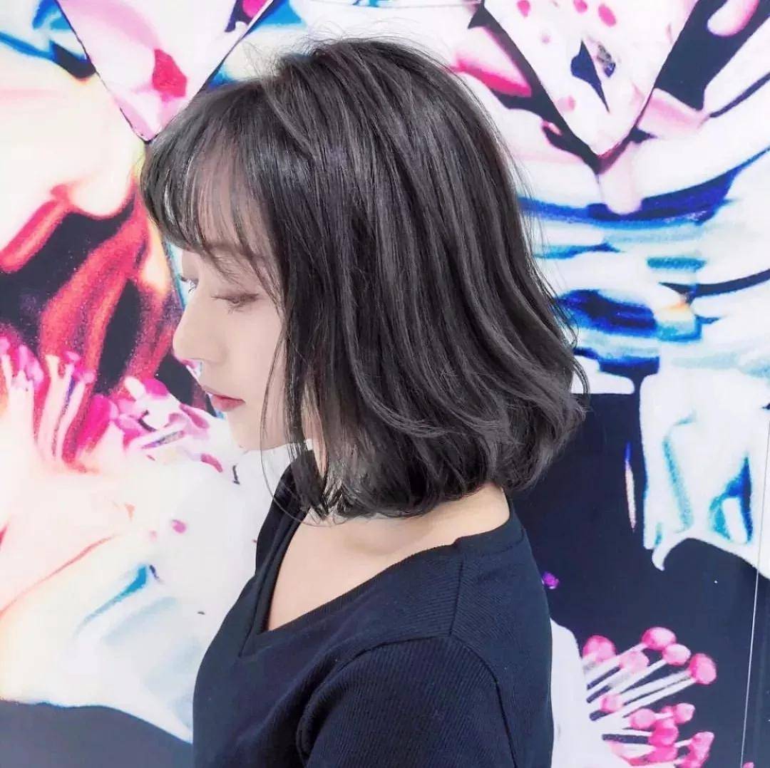 卷发爱美的女生短发该怎么剪才会更有气质、更有型?大有讲究!