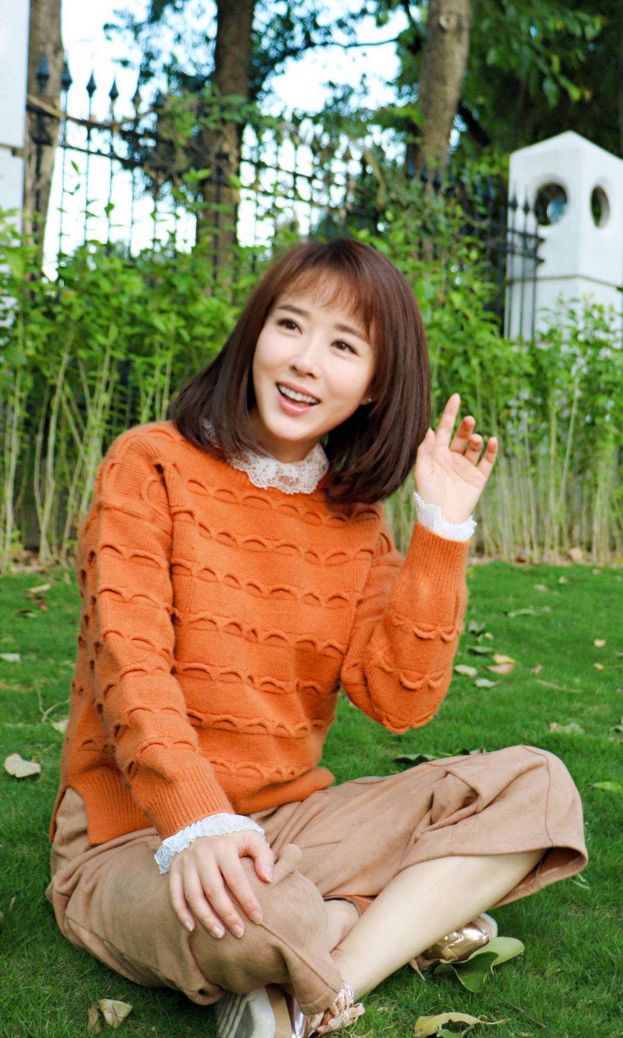 曲线 被颜丹晨的身材惊艳!穿改良旗袍曲线窈窕温婉优雅,真不像中年人