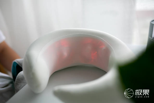 拯救手机党颈部的神器！3D仿人手媲美按摩技师，挂脖牢靠全方位缓压