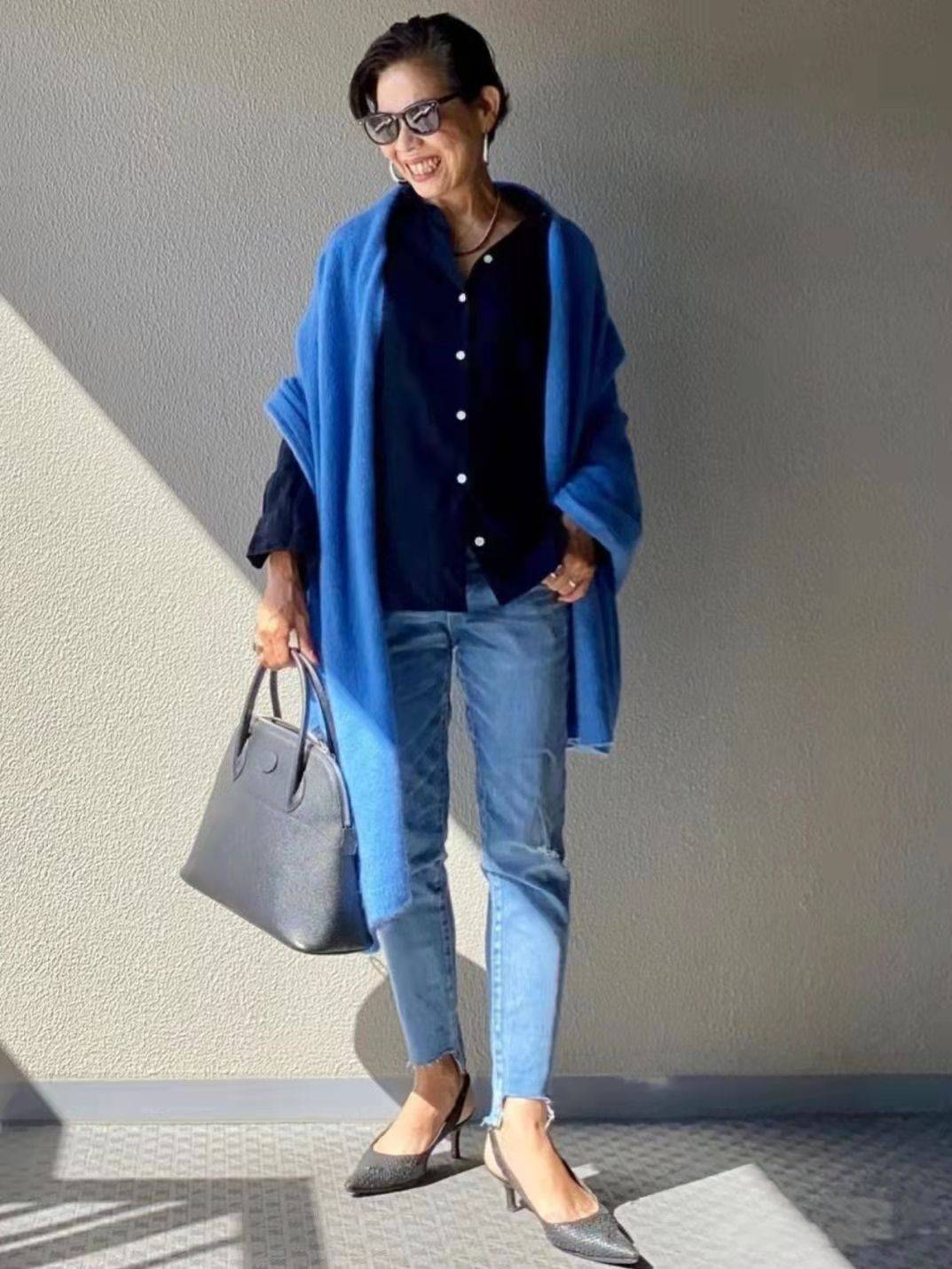 重心 这才是奔六女人该有的冬季打扮,不显老不扮嫩,1米53也能很大气