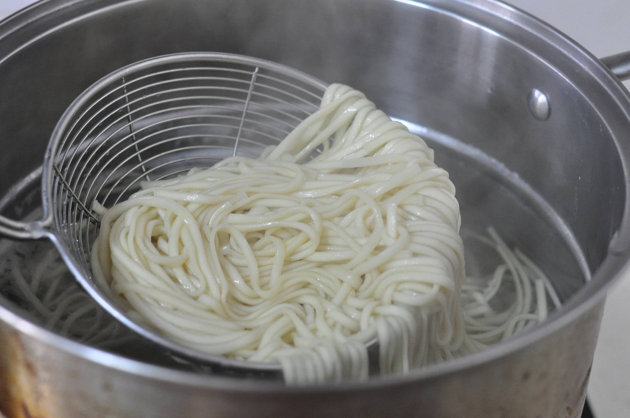 原创在家不知道吃什么试试这道低脂开胃的鸡丝凉面真开胃