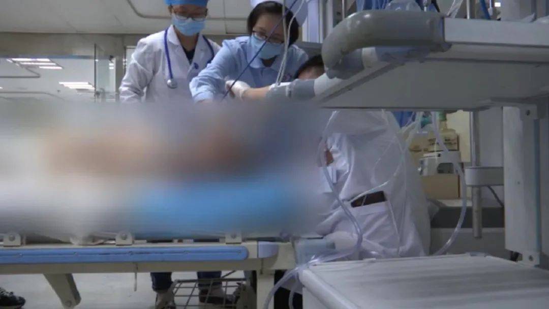 脑血管|与家人失联十多个小时后，男子被发现晕倒在出租屋里，意外发生的原因是……