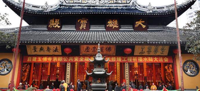 上海玉佛禅寺有口“怪”钟，钟下只有香火熊熊，才能敲出清脆声音