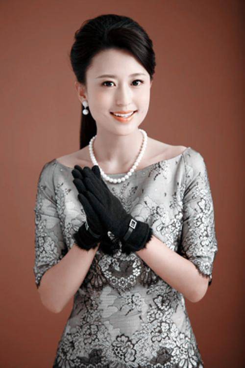 原创央视主持张蕾:事业巅峰时嫁50多岁"矿"老板,如今过得怎样?