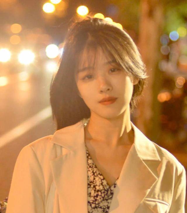 方法头发稀疏怎么办？八个方法让头发变浓密，你也可以成为氛围美女