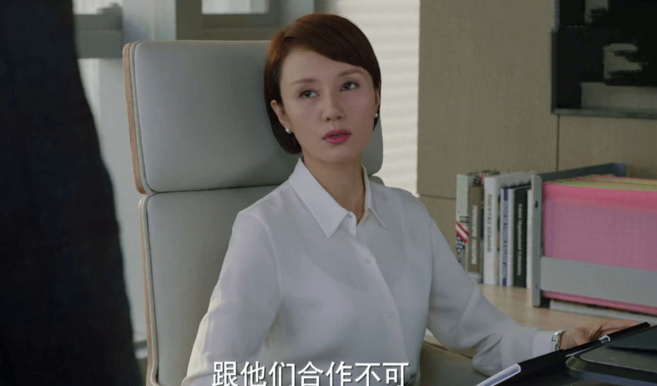 对比|《突围》首播创佳绩，闫妮靳东演技被吐槽太差，没对比就没伤害