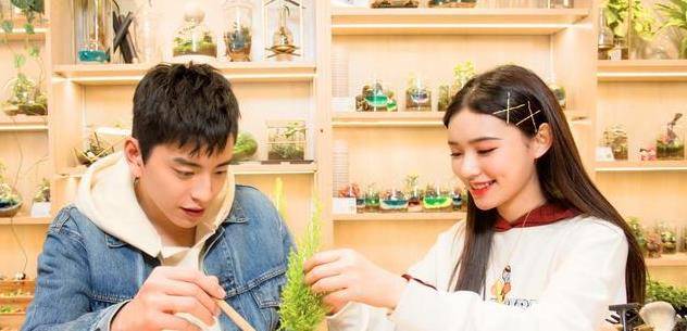 原创嫁豪门成赢家，以离异少妇身份上选秀，与王大陆相恋的蔡卓宜图啥