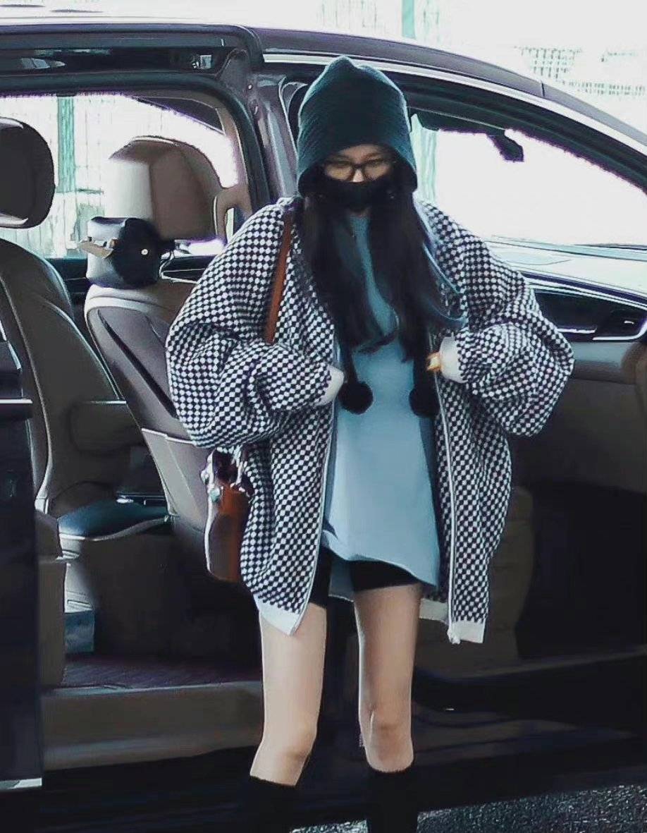 张元英 棋盘格针织衫