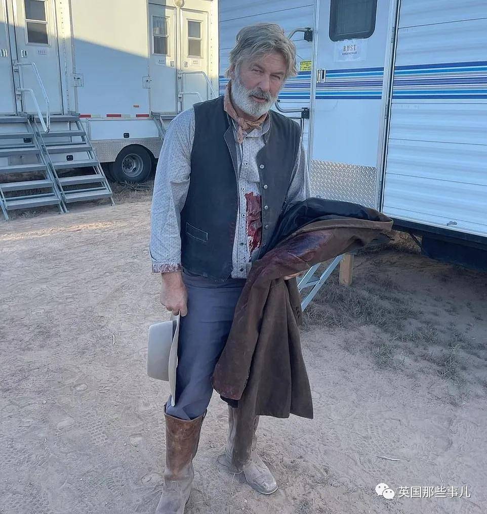 美国老牌演员片场意外走火,一死一伤!_baldwin