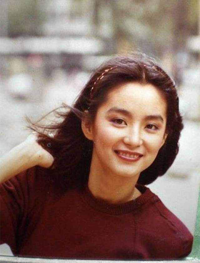 女神5位港风女神的今昔对比，个个都特别耐老，天然美女就是不一样