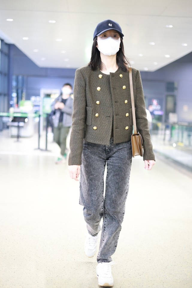 漆皮 董洁的衣品真好，短外套+牛仔裤精致时髦，秋季可以试试这样穿