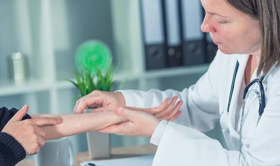 控制|糖尿病人尿液有泡沫?做2个检查3件事,心安一些