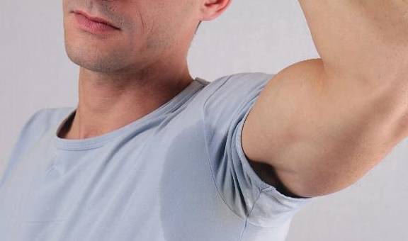 症状|肝不舒服的人,会有3处变黄、2处变臭,若你全没中,肝还算健康!