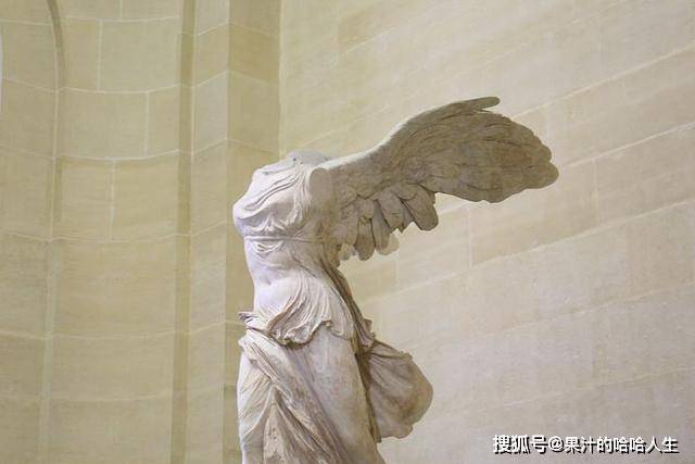 胜利女神雕像被彻底复原后,高度居然超过了五米,这使得卢浮宫内的任何