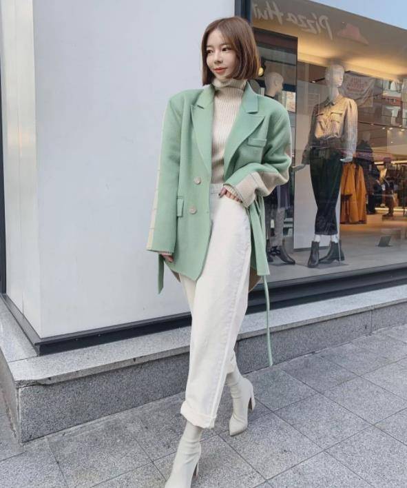 身材 秋冬要学会“毛衣+西装裤”搭配，利落干净，还很时髦！