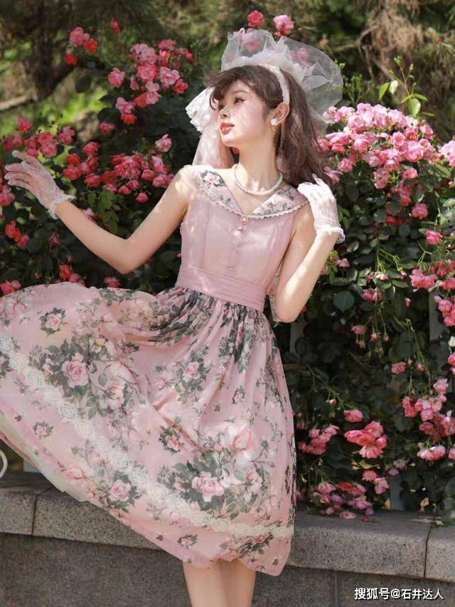 配饰 法兰西洛丽塔美出圈了，网友直言，这才是真正的