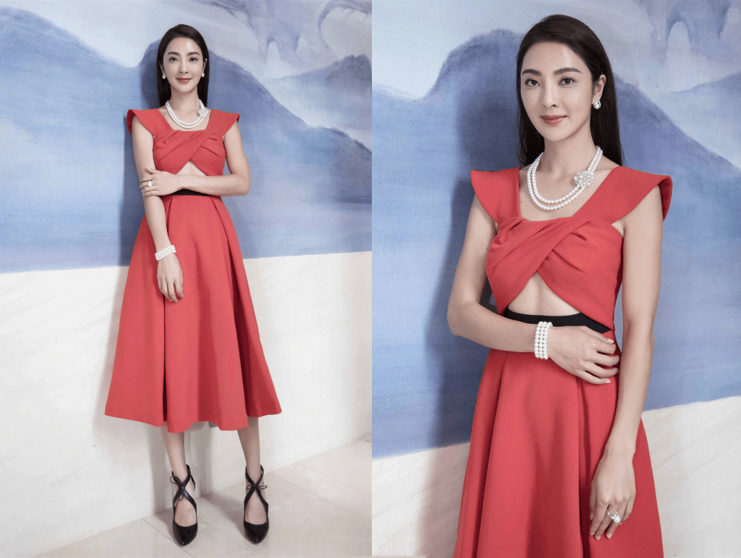 显得 吴速玲在老公曹格面前也挺“放得开”，抹胸裙用带子绑着，真迷人