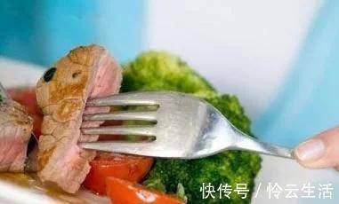 补充|老太太96岁,老伴儿110岁,长寿夫妻的秘诀,值得借鉴!