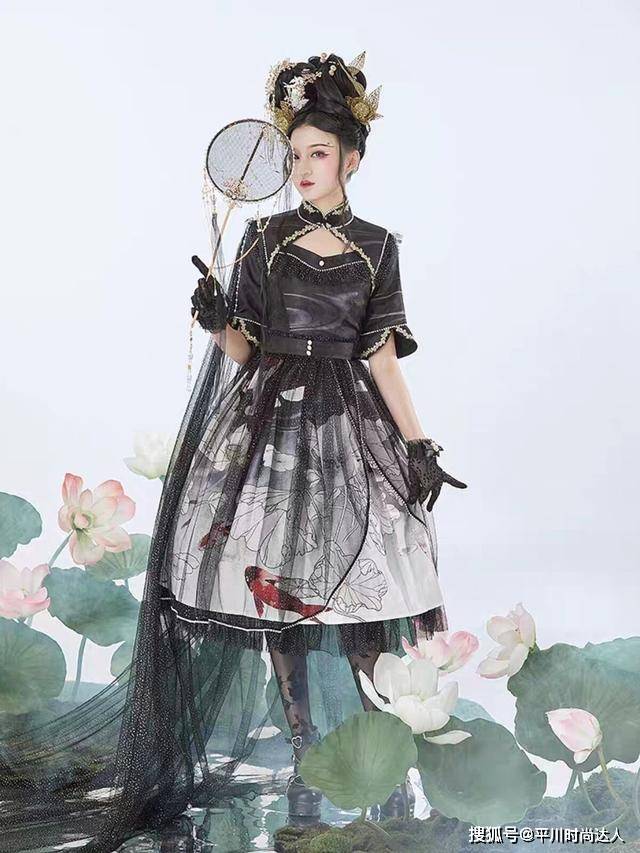 进行 2021新时尚!水墨风洛丽塔火遍Lo圈,女生吃土也要抢