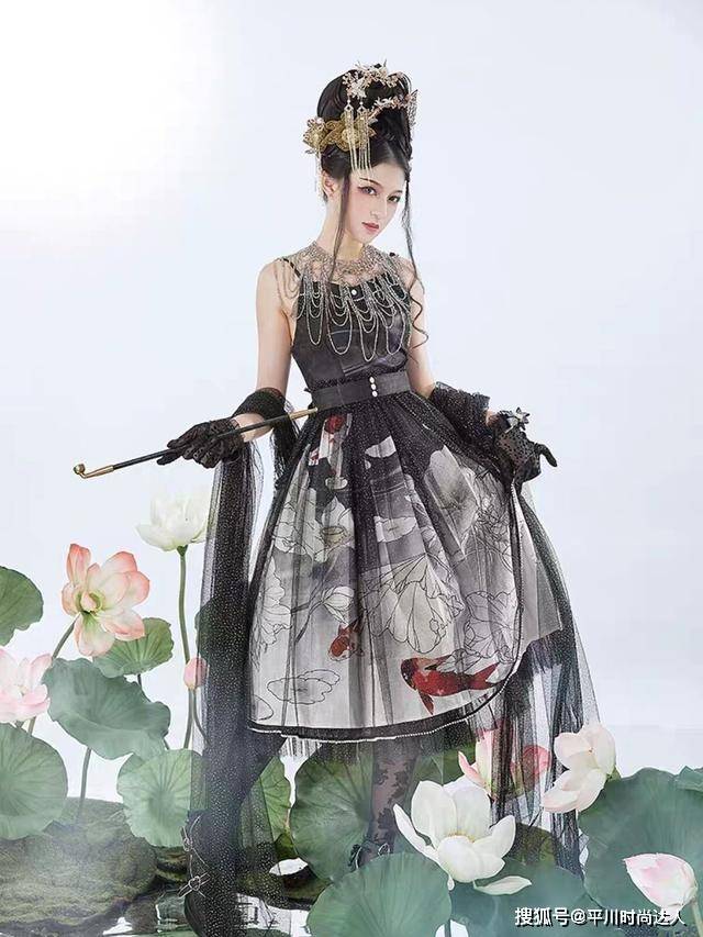 进行 2021新时尚!水墨风洛丽塔火遍Lo圈,女生吃土也要抢