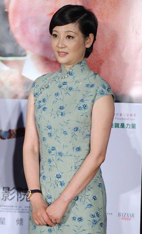 整体 徐帆一直都没变老,身材不仅没走样,连旗袍都驾驭得很完美