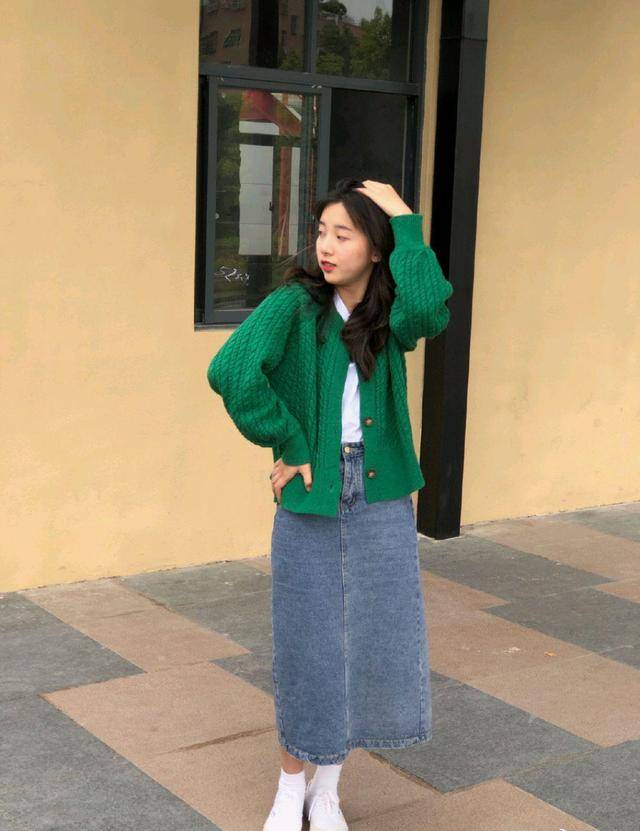 下半身 百搭简约的日常穿搭示范，可甜可咸又有质感，怎么穿都不出错