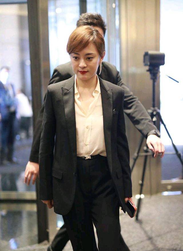 口袋 “衬衫”怎么穿不普通？选对款式是关键，照穿这些造型准没错